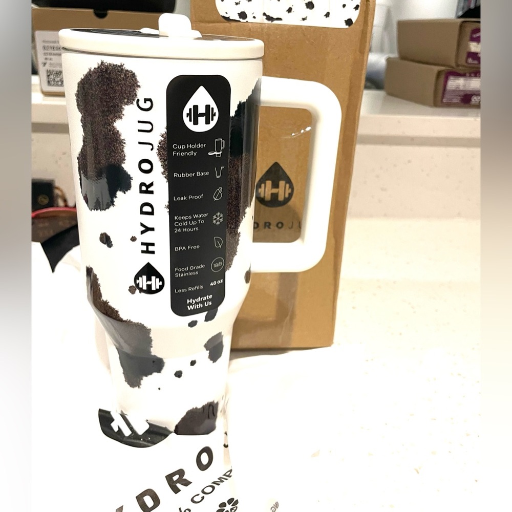 COW BRAND NEW LIMITED EDITION BLACK & WHITE & BROWN 
 Hydrojug 40oz Traveler